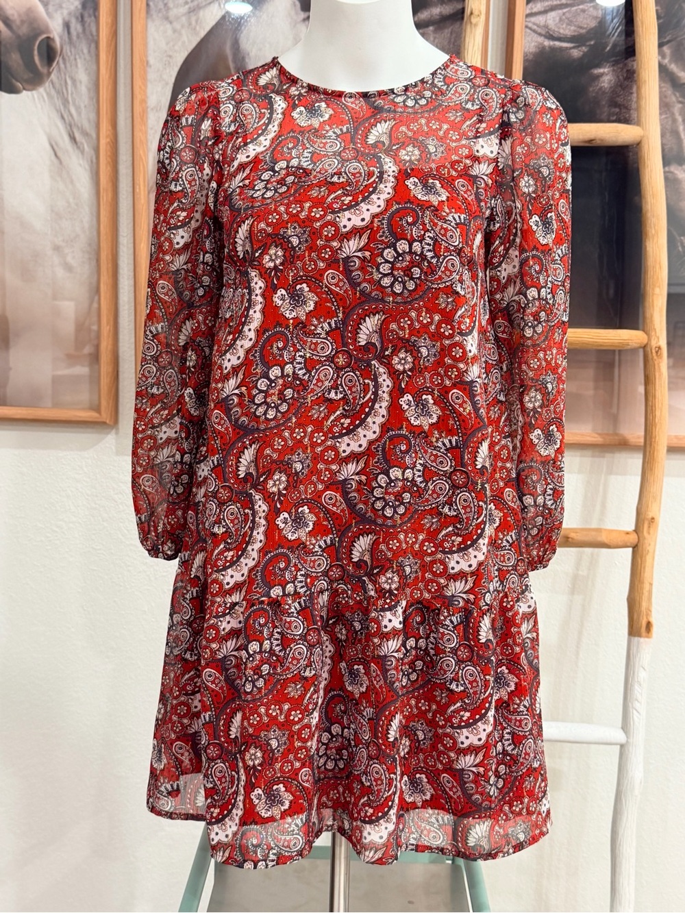 LOFT red paisley print dress with white and gray details, size PetiteXS J1084-OT